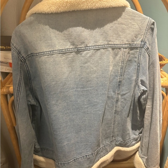 Andree by Unit Denim Jacket with Sherpa Outline - Picture 3 of 3